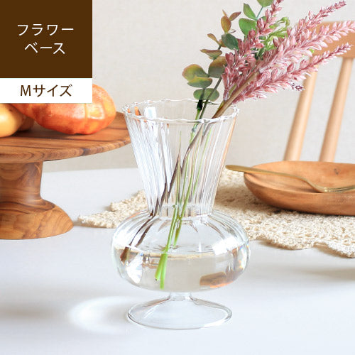 Lin リン ベース Mサイズ 花瓶 / キラキラした透明感が美しいガラス製×アンティーク感漂う脚付きデザイン。